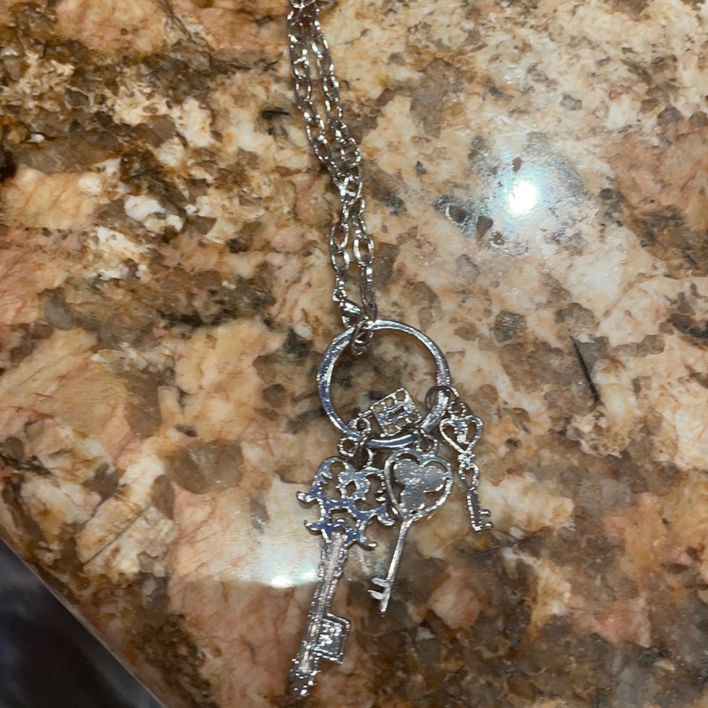 Long key necklace silver